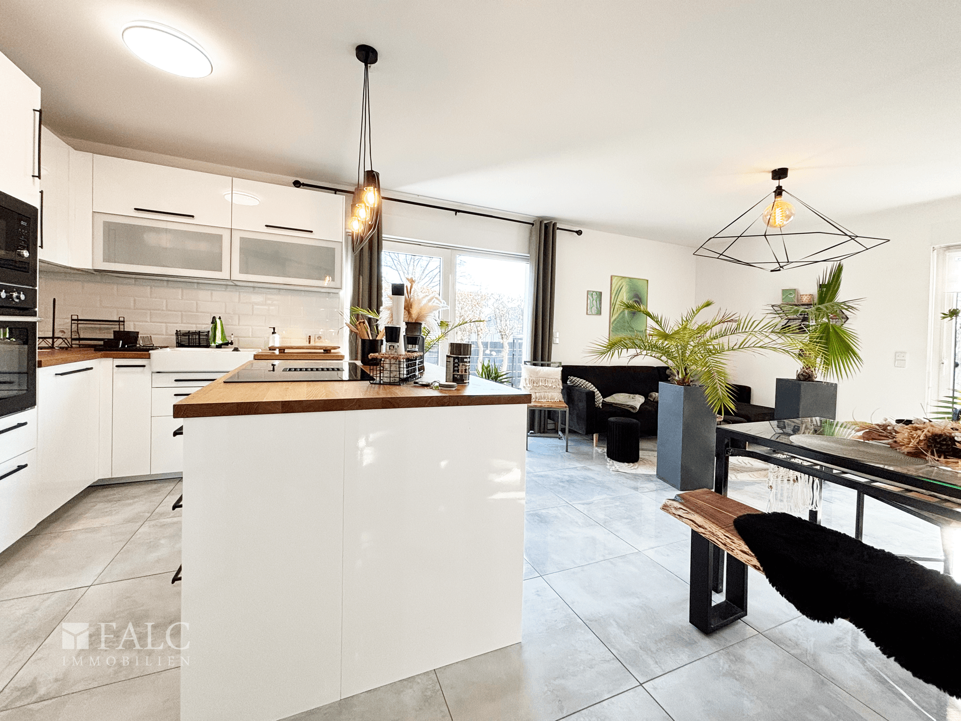 Wohn.- Essbereich inkl. moderner Küche